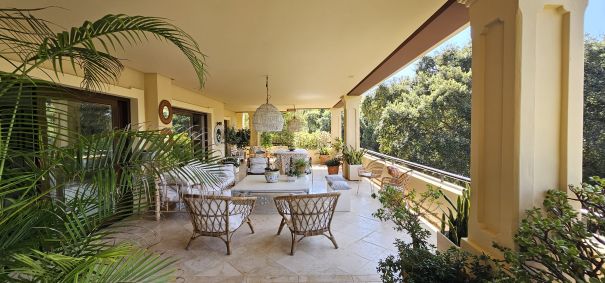 Sotogrande Alto, Valgrande, apartamento privado y muy espacioso en planta baja.