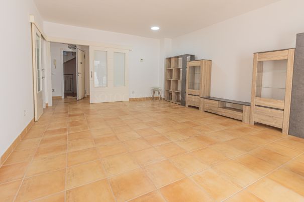 Fantastic ground floor apartment with large private terrace in La Alcaidesa