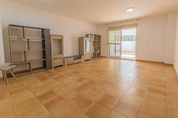 Fantastic ground floor apartment with large private terrace in La Alcaidesa