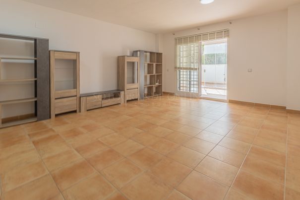 Fantastic ground floor apartment with large private terrace in La Alcaidesa