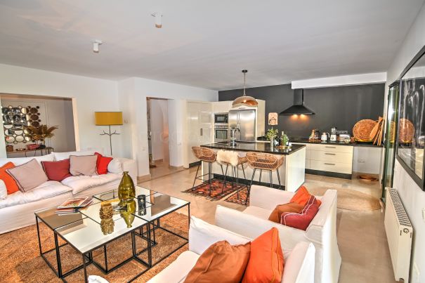 Atemberaubendes Stadthaus mit 4 Schlafzimmern zum Verkauf im exklusiven Sotogolf, Sotogrande Alto