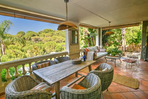 Atemberaubendes Stadthaus mit 4 Schlafzimmern zum Verkauf im exklusiven Sotogolf, Sotogrande Alto