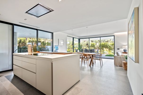 Elegante apartamento en planta baja con jardín privado en Village Verde, La Reserva de Sotogrande