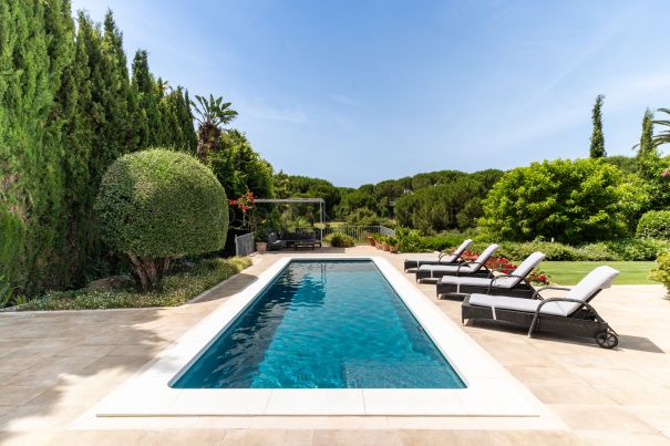 Encantadora vivienda ubicada en primera línea de golf y orientada al sur