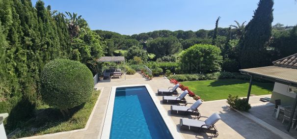 Encantadora vivienda ubicada en primera línea de golf y orientada al sur