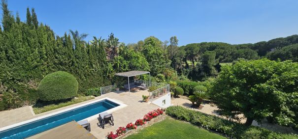 Encantadora vivienda ubicada en primera línea de golf y orientada al sur