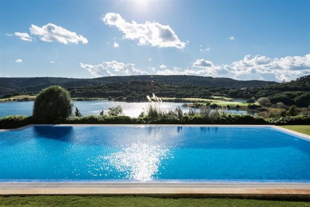 Impresionante Villa en primera línea de golf.