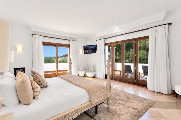 Sotogrande Alto, Impresionante Villa con fantásticas vistas al mar y al golf.