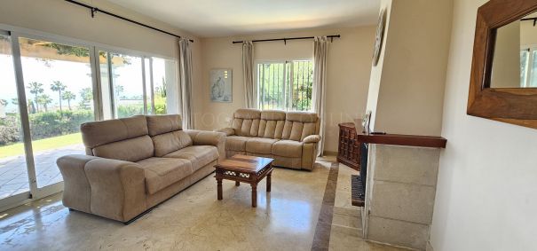 Beautiful villa for sale in Alcaidesa