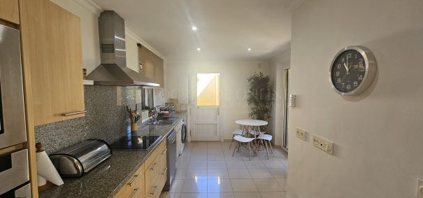 Sotogrande Alto, Villa located among spectacular mountains with panoramic views.