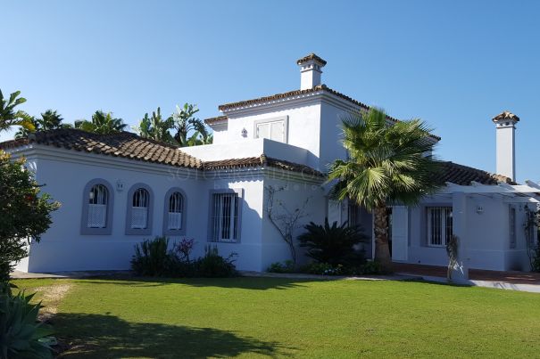 Villa con bonitas vistas al mar y montañas.