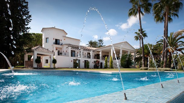 Refurbished Villa with High Quality Specifications for sale in Las Brisas, Nueva Andalucia