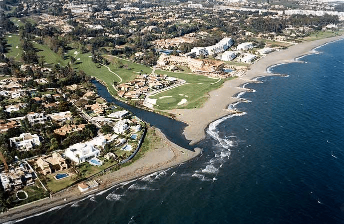 Vista aérea de la Costa entre Marbella y Estepona