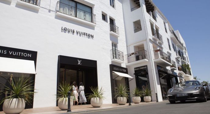 Photograph of Louis Vuitton shop in Puerto Banús, Marbella 