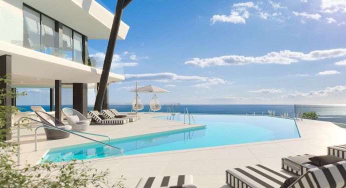 Outdoor infinity pool and Mediterranean sea views at Carat