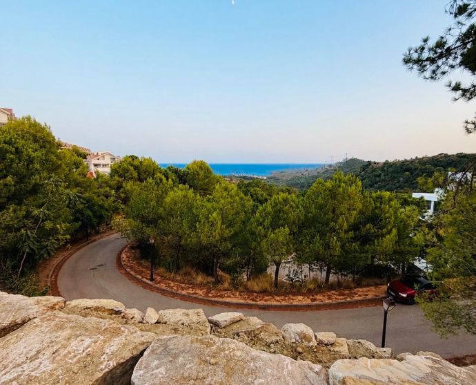 Elevated sea view from the area around Altezza Suites in Estepona East