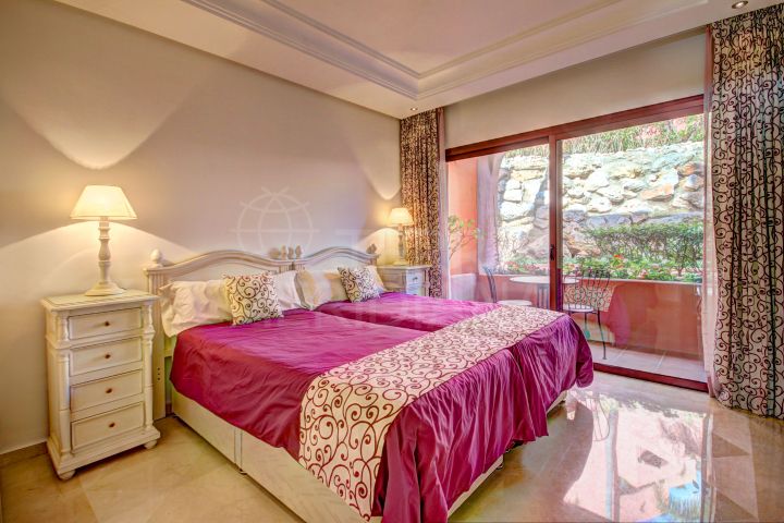 Stunning front line beach, 2 bedroom ground floor apartment in Cabo Bermejo, Estepona