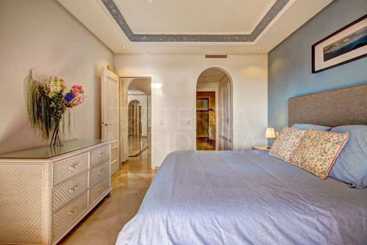 Stunning front line beach, 2 bedroom ground floor apartment in Cabo Bermejo, Estepona