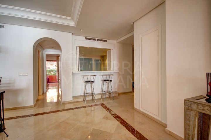 Stunning front line beach, 2 bedroom ground floor apartment in Cabo Bermejo, Estepona