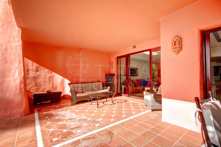 Stunning front line beach, 2 bedroom ground floor apartment in Cabo Bermejo, Estepona