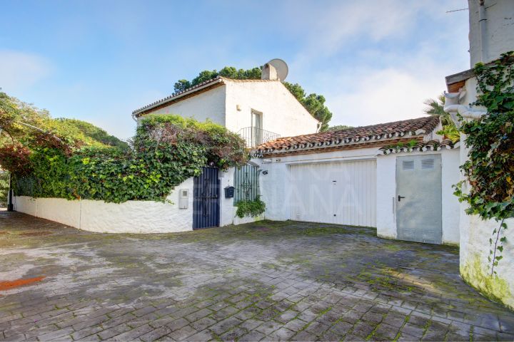 Mediterranean style villa for sale in Benamara, New Golden Mile Estepona