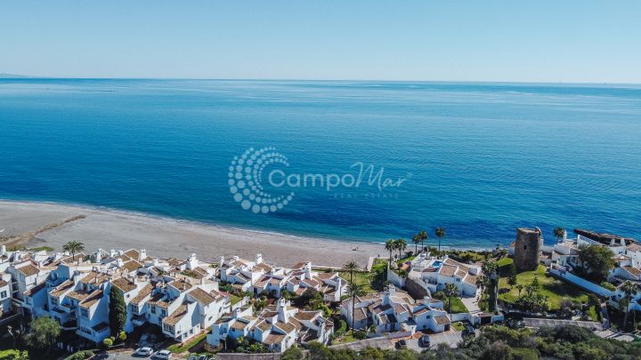 Estepona, Awesome family villa with a privileged position overlooking the Mediterranean.