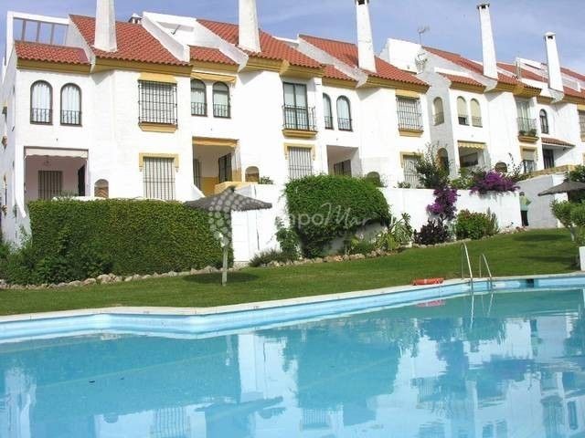 Estepona, Large family town house for sale in Seghers, Estepona