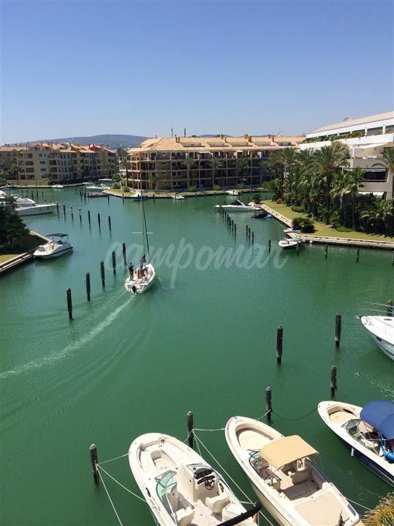 Sotogrande, Penthouse apartment available in Sotogrande