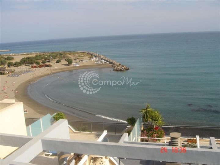 Estepona, Spectacular penthouse apartment for long term rent overlooking the beach in Estepona