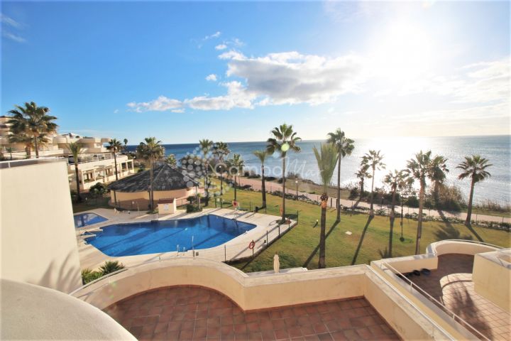 Estepona, Front line beach apartment with four bedrooms for sale in Estepona