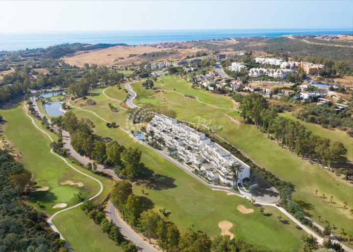 Estepona, Front line golf, new development under construction in Estepona