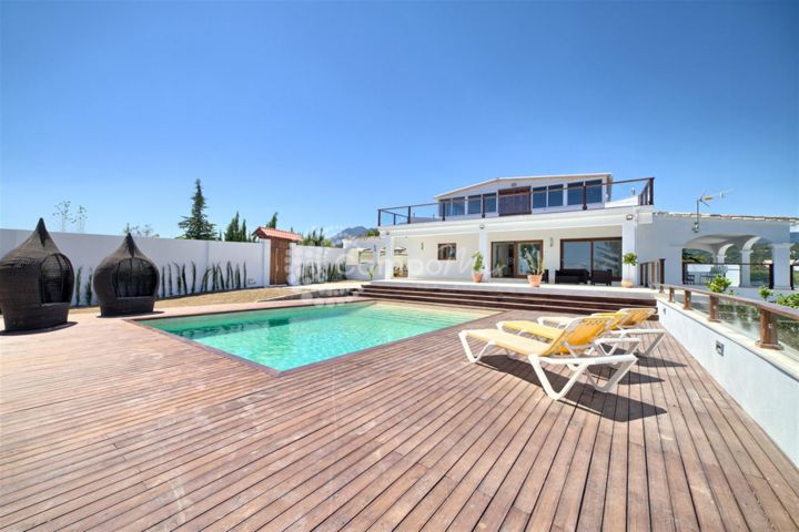 Estepona, Fully renovated country property for sale in Estepona