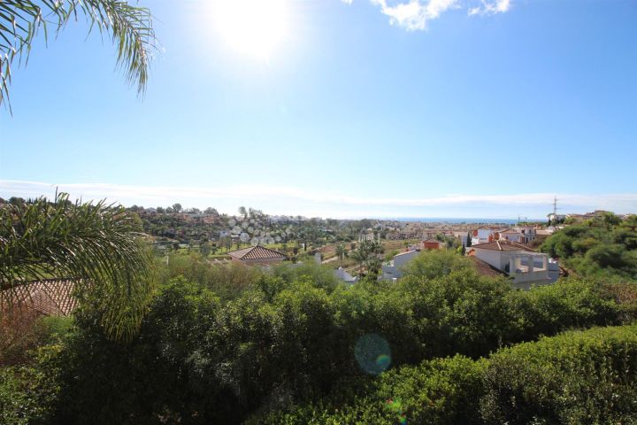 Estepona, Truly stunning modern home for sale in the popular El Paraiso area