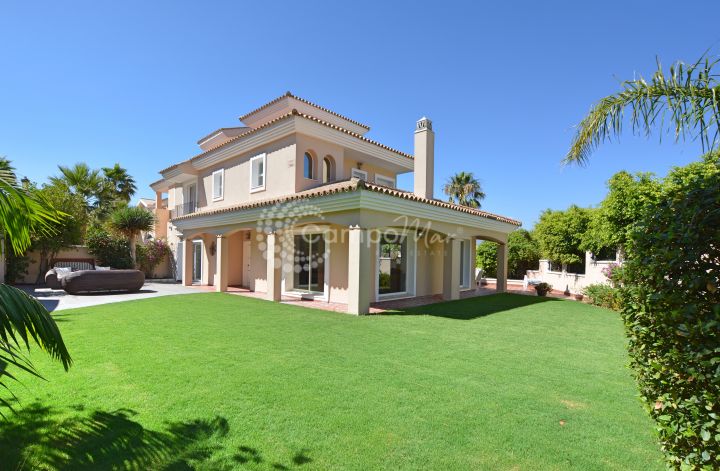 Manilva, Increíble Villa adosada con jardín privado y piscina en La Duquesa