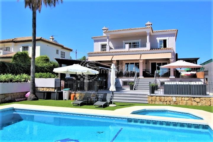 Estepona, Stunning Villa with panoramic views to the sea in Seghers, Estepona