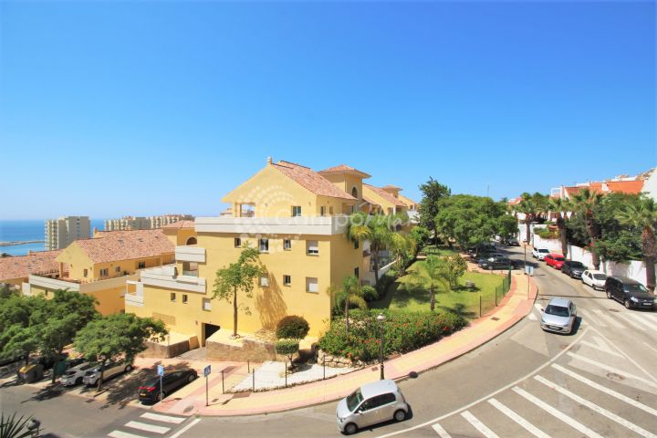 Estepona, Apartment for sale in Puerto Blanco, Estepona port area.