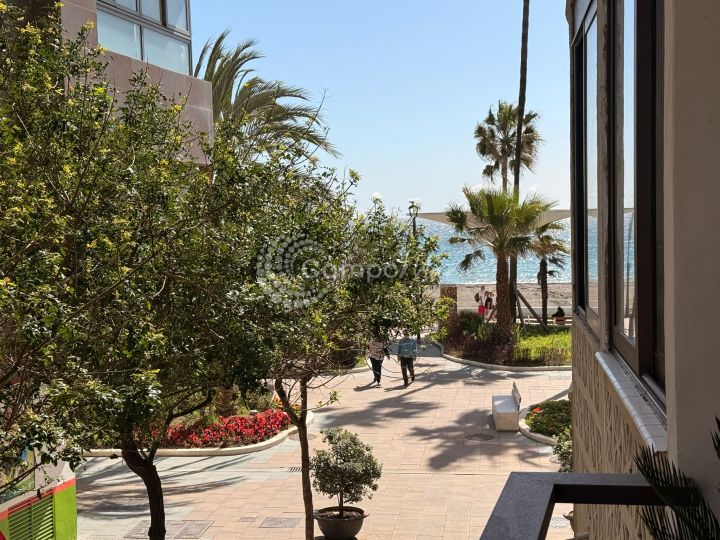 Estepona, Beautifully renovated home, beachside in Estepona Town.