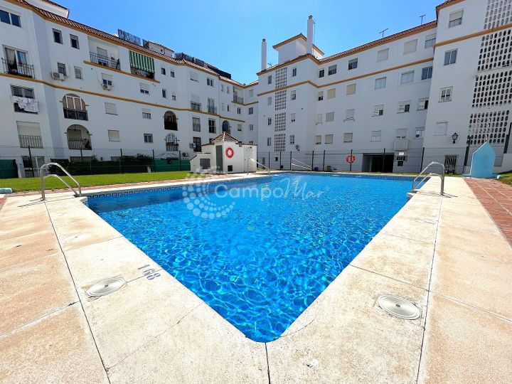 Estepona, Fantastic family sized apartment situated in the popular Huerta Nueva area of Estepona town.