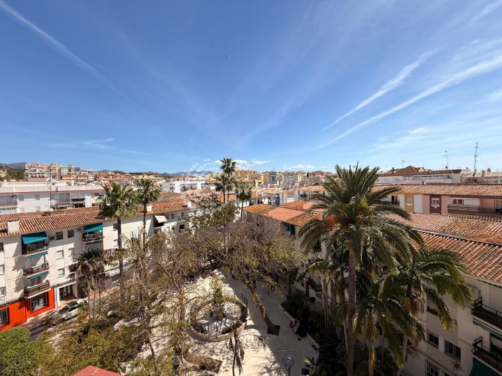 Estepona, Precioso apartamento reformado en la última planta, ubicado en el corazón del Casco Antiguo.