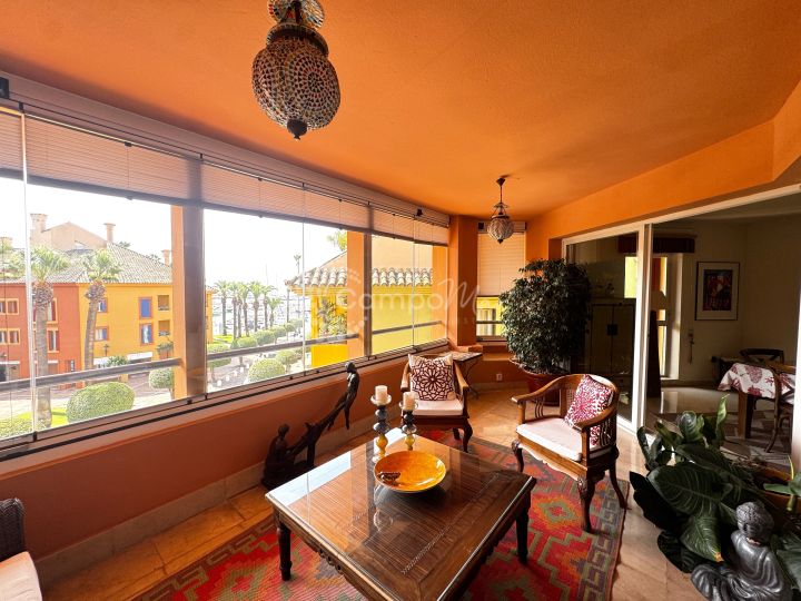 Sotogrande, Amplio apartamento de dos dormitorios en la Marina de Sotogrande