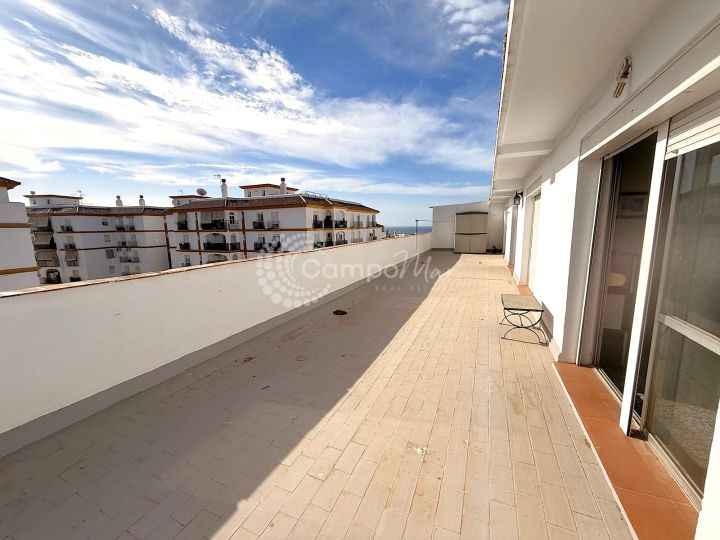 Estepona, Penthouse apartment in Estepona centre with stunning terrace and views.