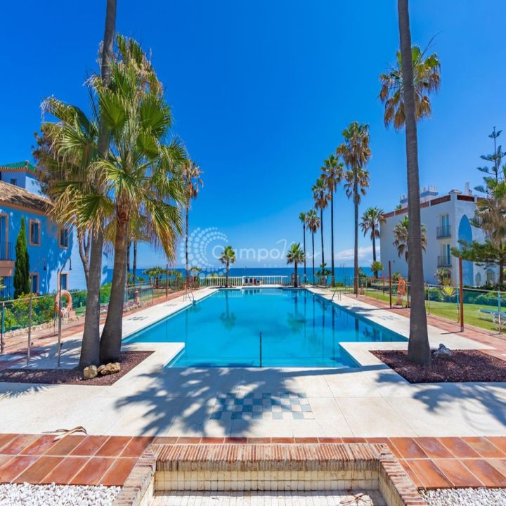 Casares, IMPRESIONANTE APARTAMENTO EN 1ª LÍNEA DE PLAYA, en PLANTA BAJA, ESQUINA y con JARDÍN PRIVADO