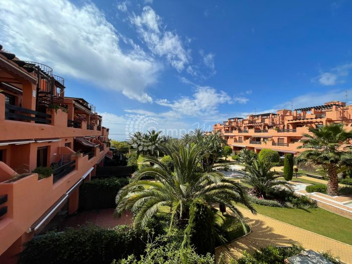 Estepona, Fantastic opportunity - apartment for sale in Playa del Angel, Estepona.