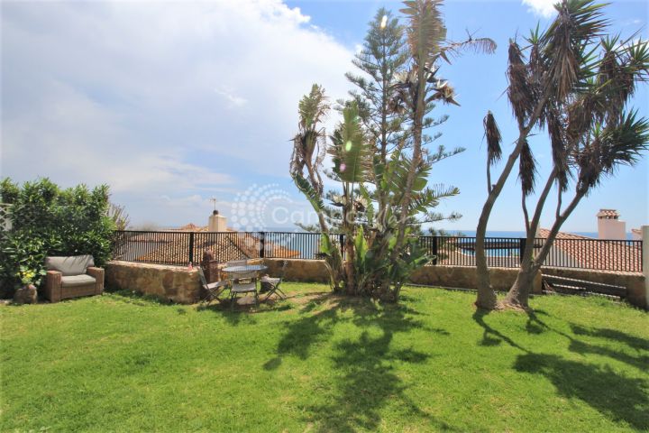 Estepona, Villa en venta junto a la playa en Bahia Dorada