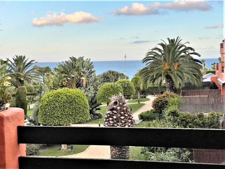 Estepona, A sought after location in Estepona, apartment for sale in Playa del Angel.