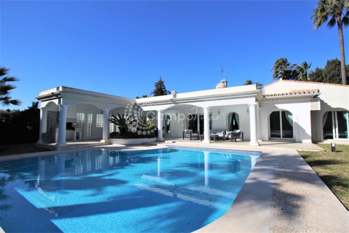 Estepona, Beach side located Villa in Estepona for sale