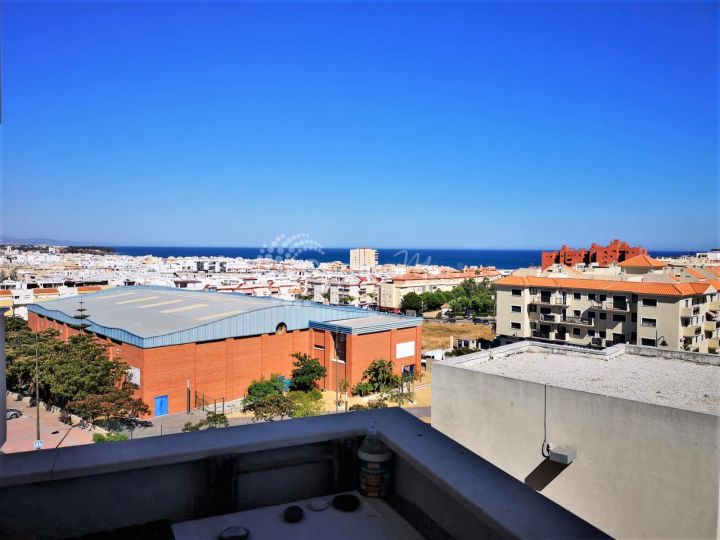 Estepona, Duplex en venta en urbanización cerrada cercana al Puerto de Estepona