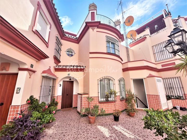 Estepona, Estepona Old Town townhouse for sale with private garage.