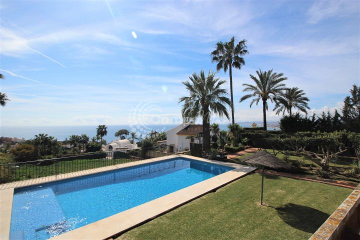 Estepona, Villa for sale in one of the best areas of Estepona.