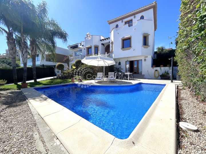Estepona, Luxurious Villa with Stunning Views and Private Pool in Valle Romano